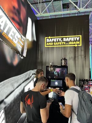 شراء Touch Screen Instant Protein Vending Machine with hot and cold drinks suit in GYM التصنيع عبر الإنترنت